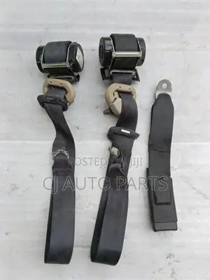 Nissan Wingroad Y12 Rear Seat Belt Pair