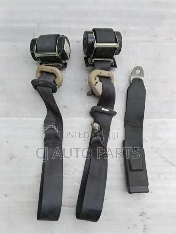 Nissan Wingroad Y12 Rear Seat Belt Pair