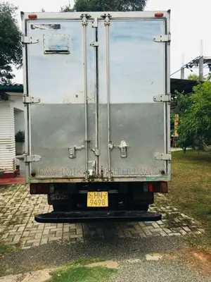 Isuzu 250 2003