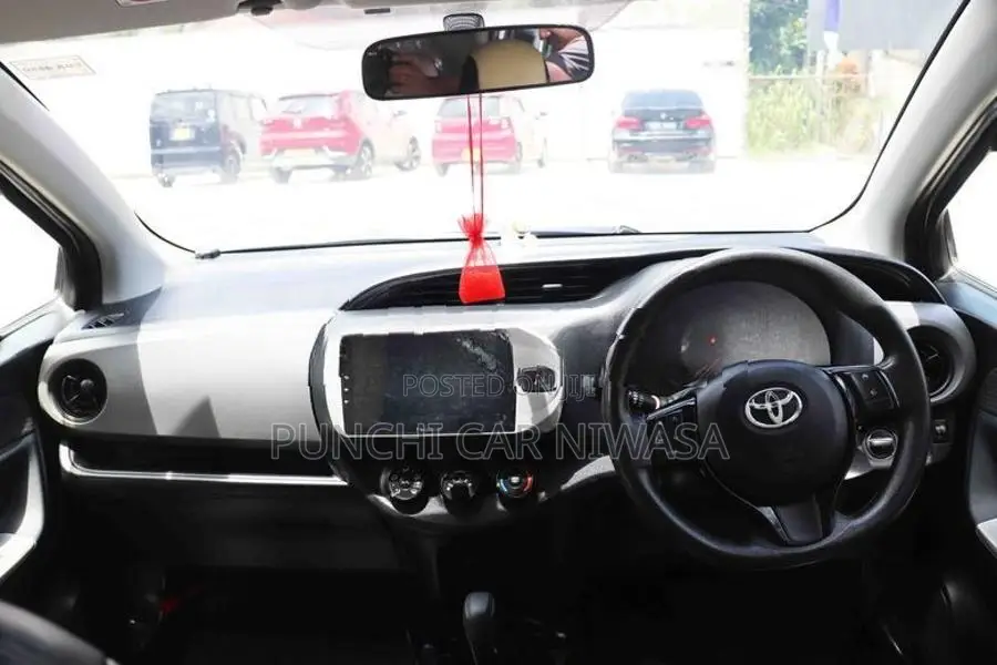 Toyota Vitz 2016