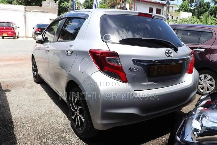 Toyota Vitz 2016