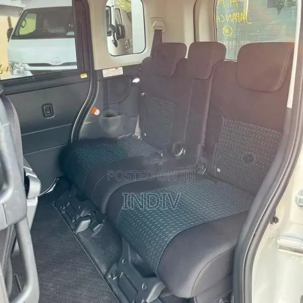 Toyota Roomy Custom GT 2025