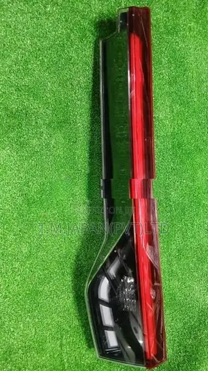 Honda Vezel RV5 Dicky Garnish Right Side