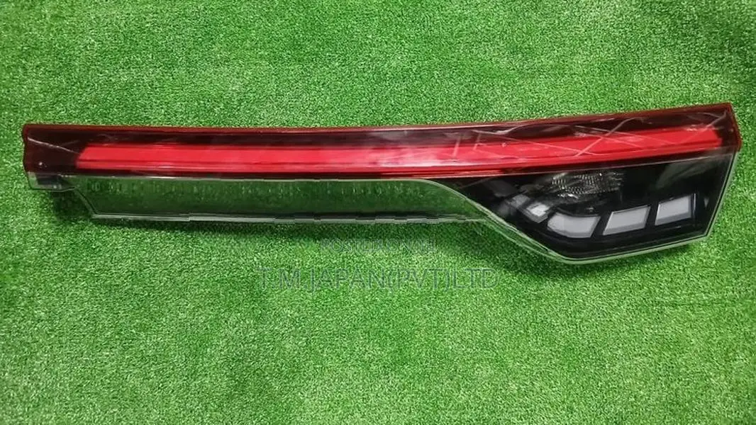 Honda Vezel RV5 Dicky Garnish Right Side