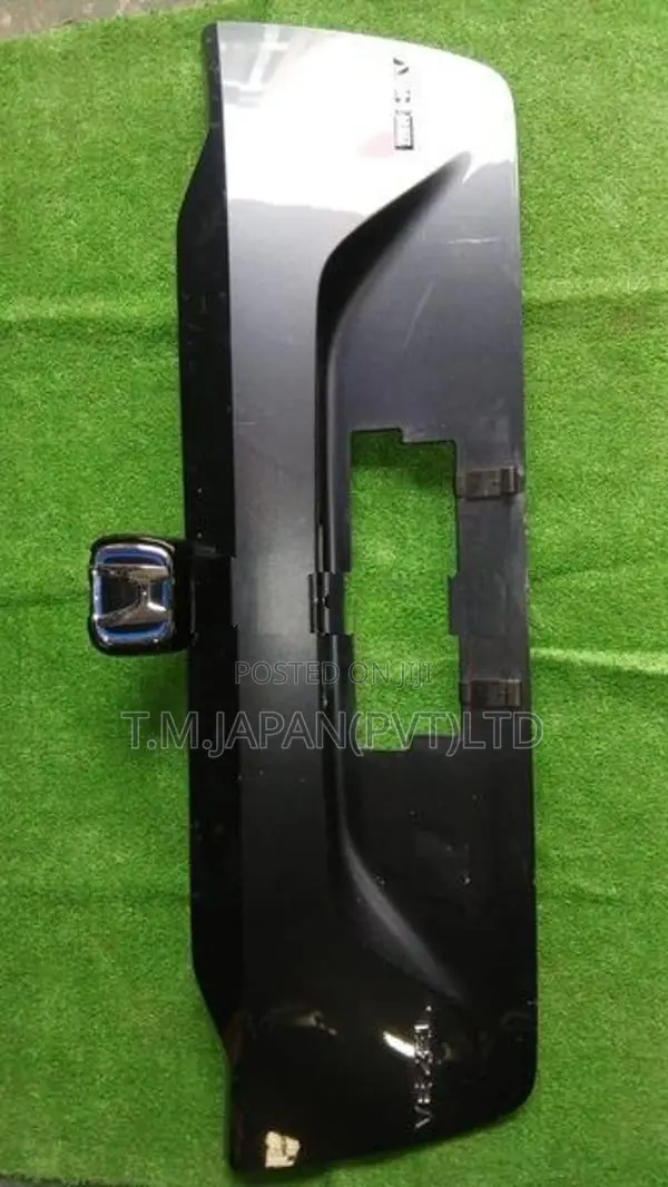 Honda Vezel RU5 Dicky Garnish