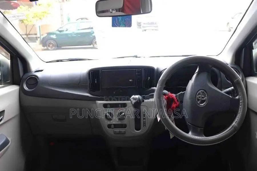 Toyota Pixis 2015