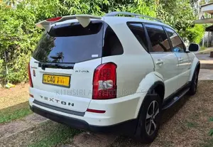 Micro Rexton 2016