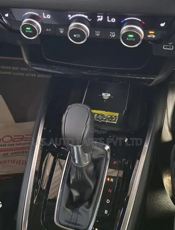 Honda Vezel RV5 Wireless Charger