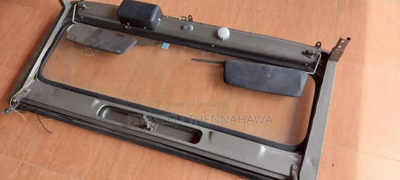 Mitsubishi 4dr5 J24/j44 Jeep Recondition windscreen frame for Other
