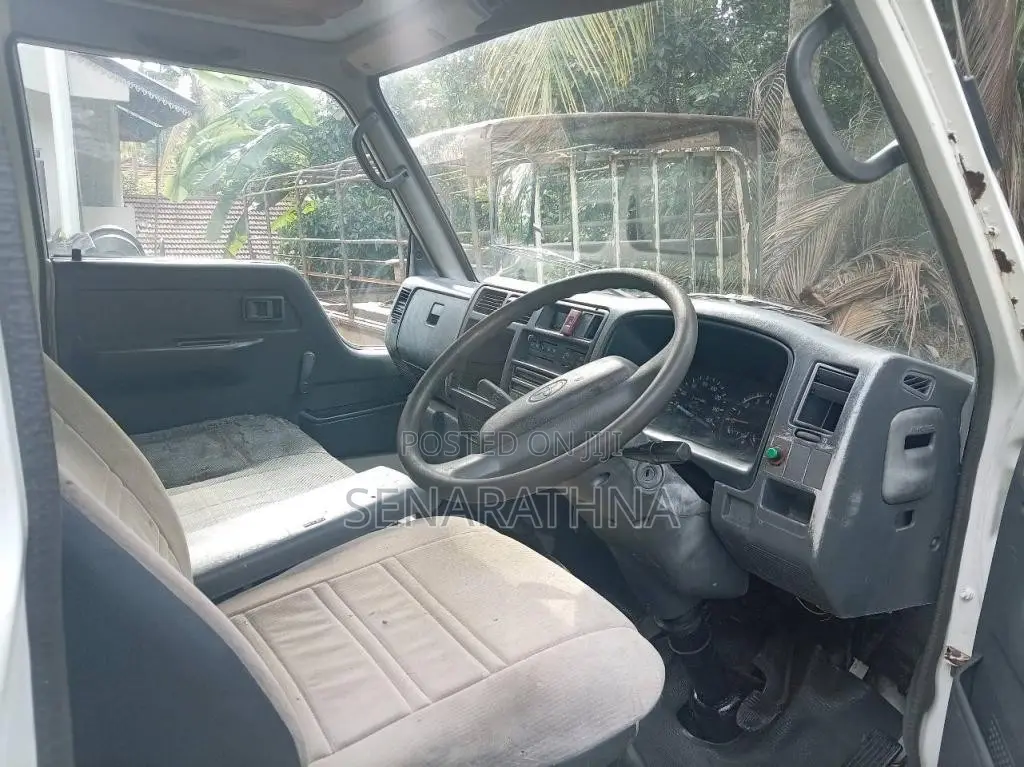 Toyota Dyna 1991 Crew Cab (Used)