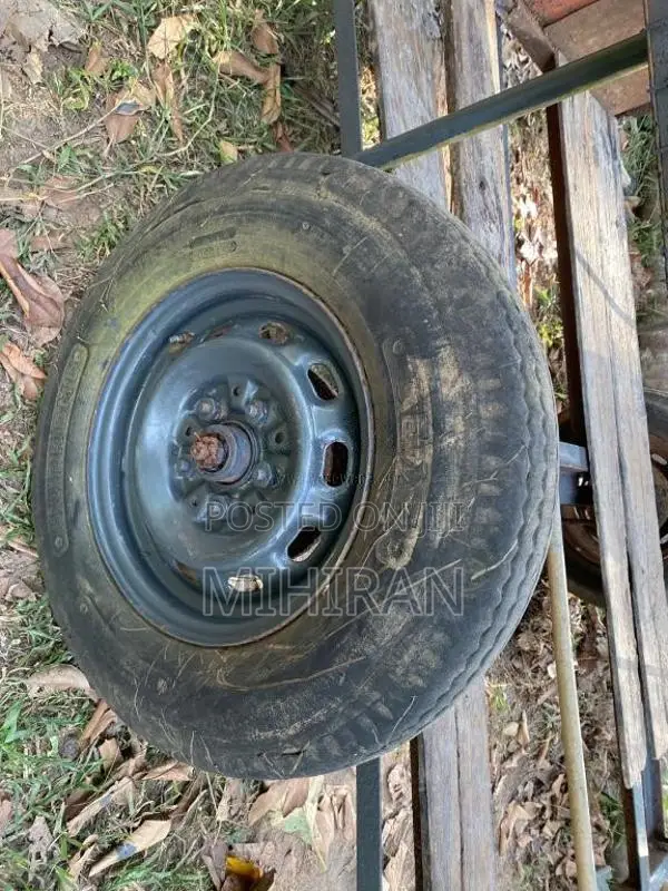 New-Holland Trailer 2004 Tractor (Used)