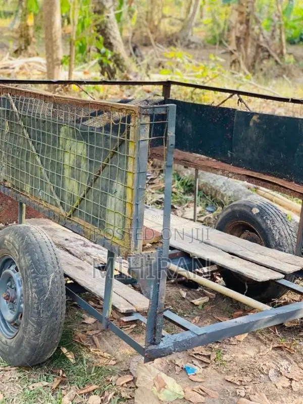 New-Holland Trailer 2004 Tractor (Used)