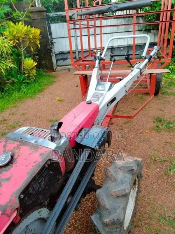 Kubota K700 2001 Tractor (Used)