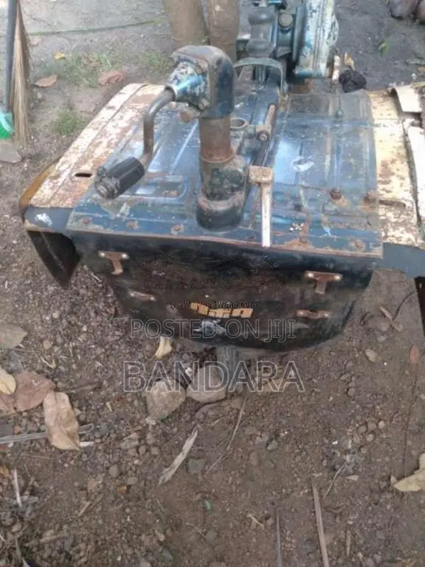 Kubota K700 2001 Tractor (Used)