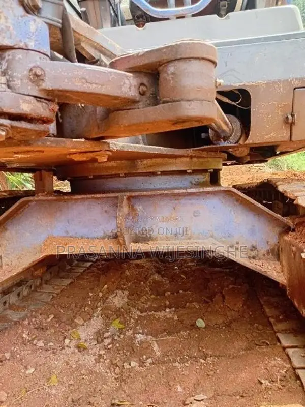 Mitsubishi MM30 2005 Heavy-Duty (Used)