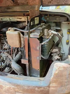 Mitsubishi MM30 2005 Heavy-Duty (Used)