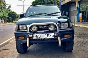 Isuzu KB 2000 Pickup (Used)