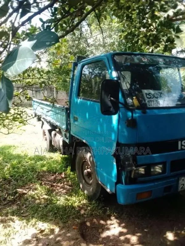 Isuzu NKR 1985 Lorry (Used)