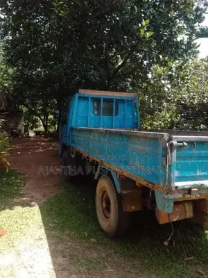 Isuzu NKR 1985 Lorry (Used)