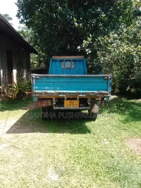 Isuzu NKR 1985 Lorry (Used)