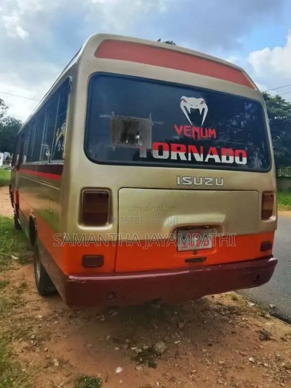 Isuzu Journey L 1989 Bus (Used)