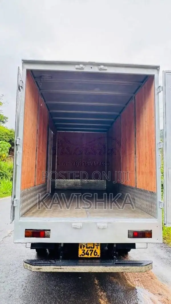 Mitsubishi Lorry Mitsubishi 2012 Lorry (Used)