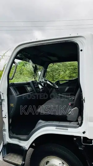 Mitsubishi Lorry Mitsubishi 2012 Lorry (Used)