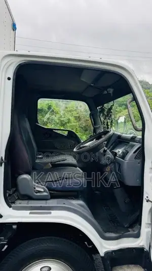 Mitsubishi Lorry Mitsubishi 2012 Lorry (Used)