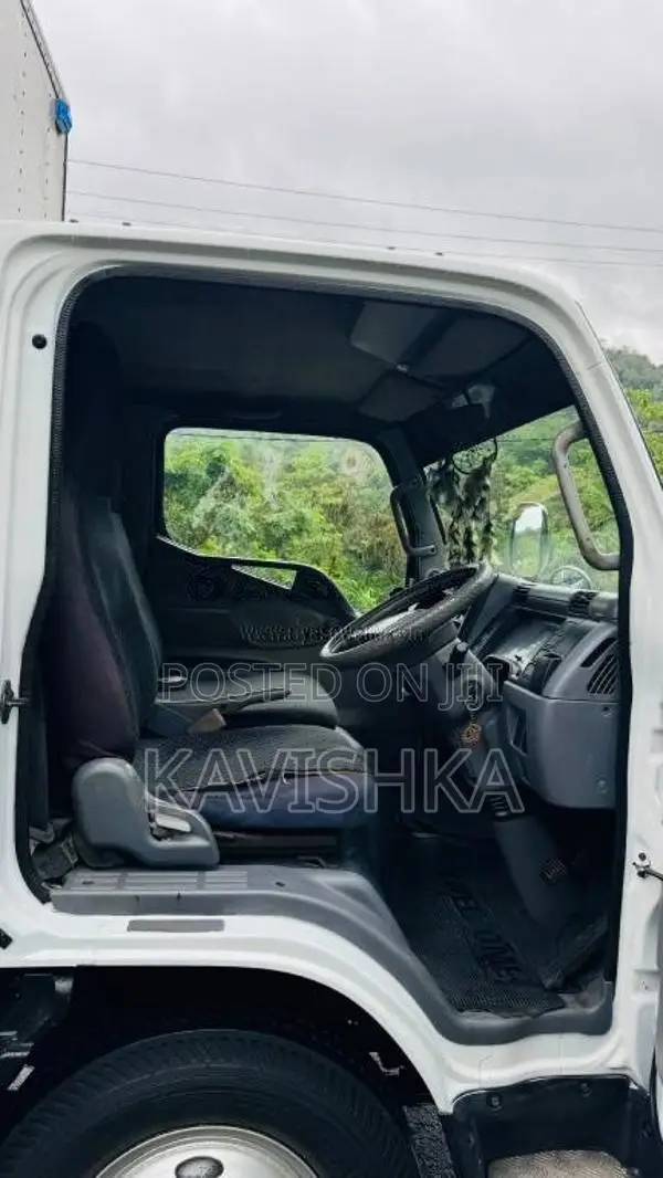Mitsubishi Lorry Mitsubishi 2012 Lorry (Used)