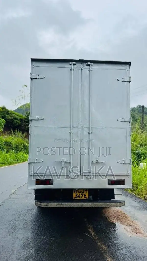 Mitsubishi Lorry Mitsubishi 2012 Lorry (Used)
