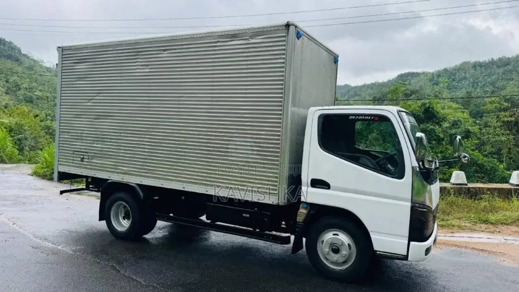 Mitsubishi Lorry Mitsubishi 2012 Lorry (Used)