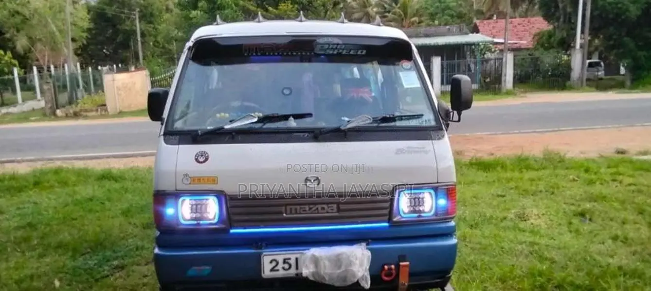 Mazda Briwny 1993 Van (Used)