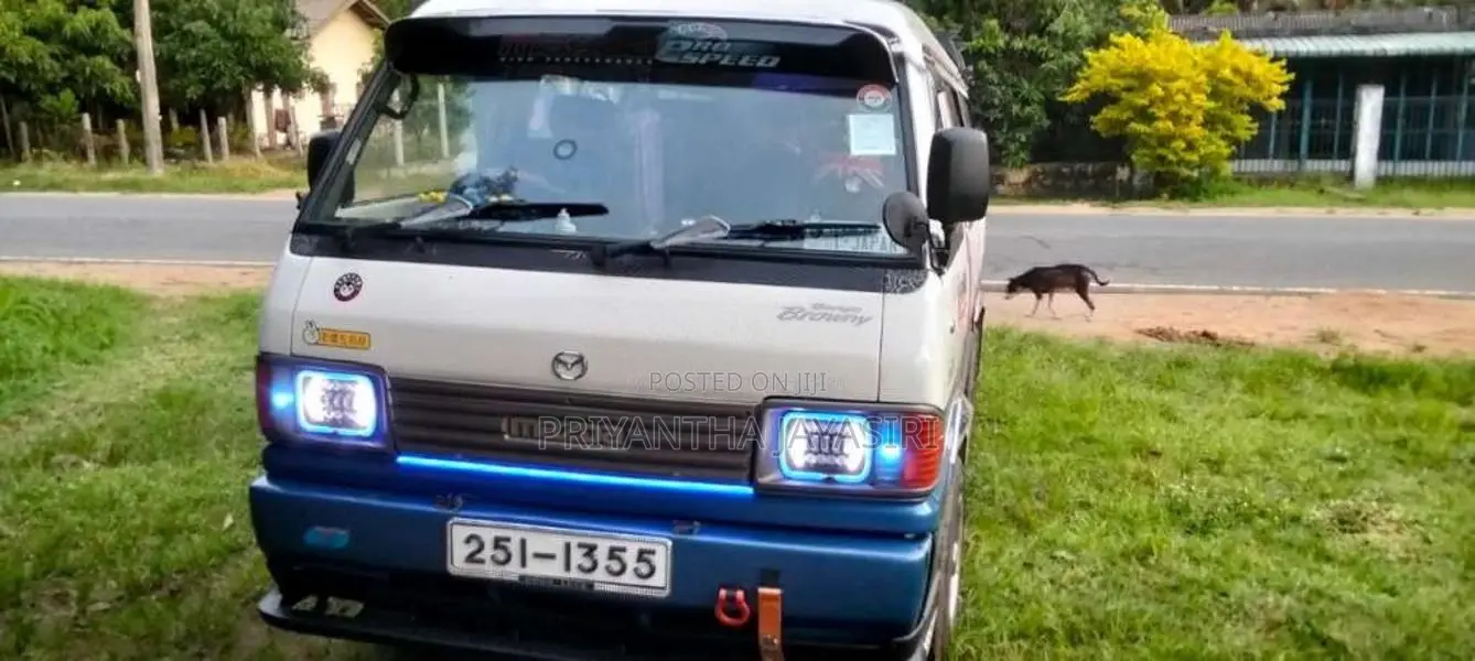 Mazda Briwny 1993 Van (Used)