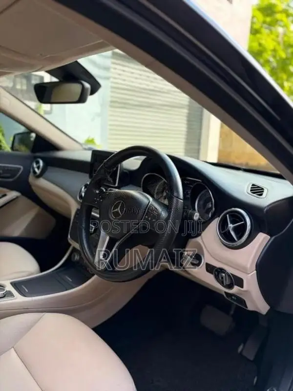 Mercedes-Benz GLA200 2015 SUV (Used)