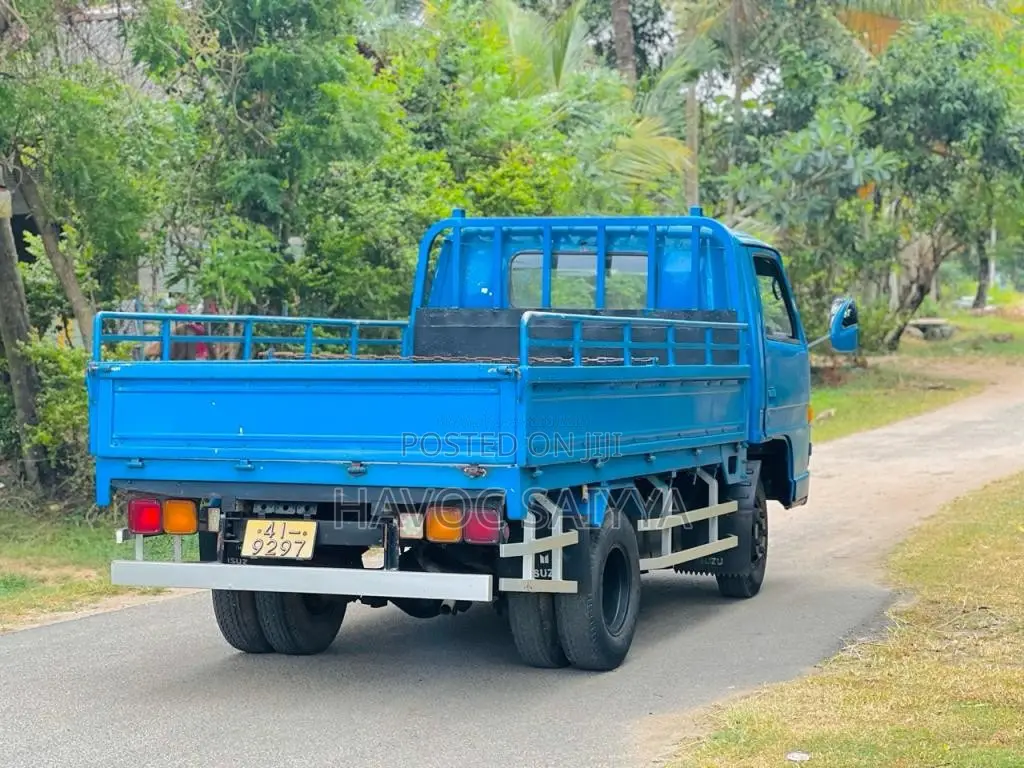 Isuzu ELF 1983 Lorry (Used)