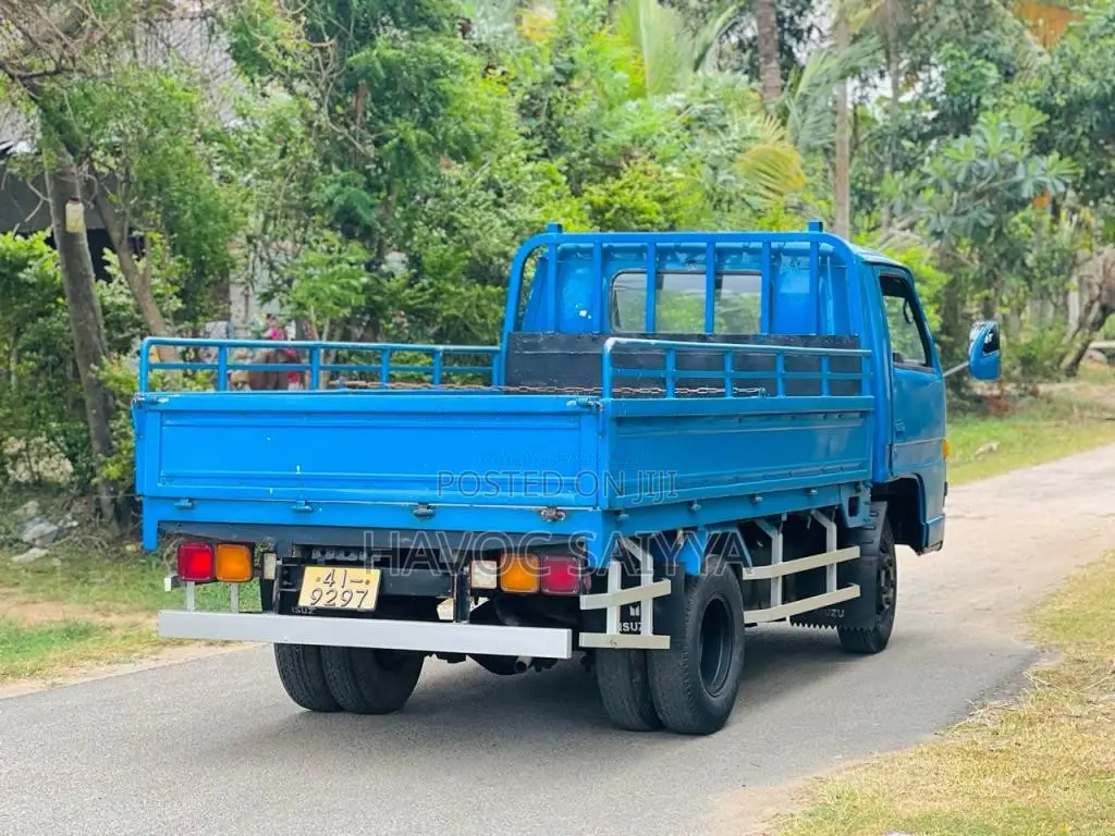 Isuzu ELF 1983 Lorry (Used)