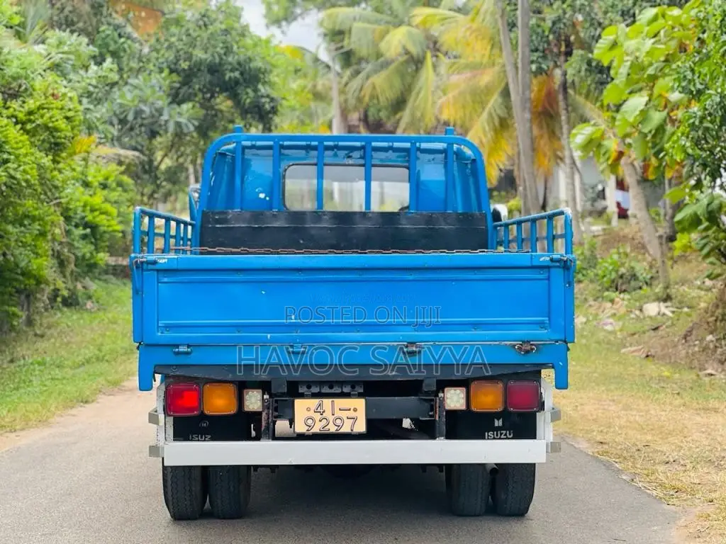Isuzu ELF 1983 Lorry (Used)
