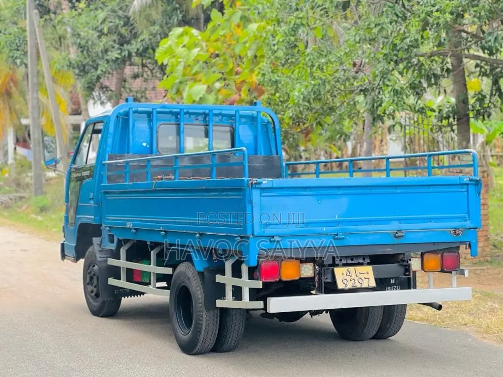 Isuzu ELF 1983 Lorry (Used)