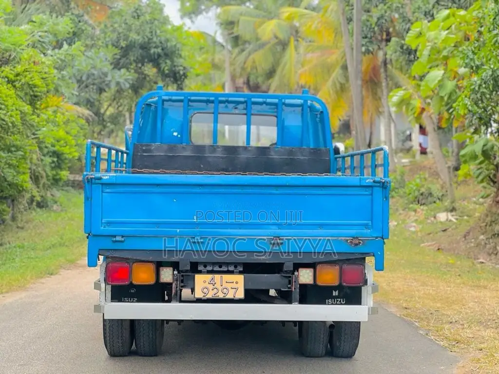 Isuzu ELF 1983 Lorry (Used)