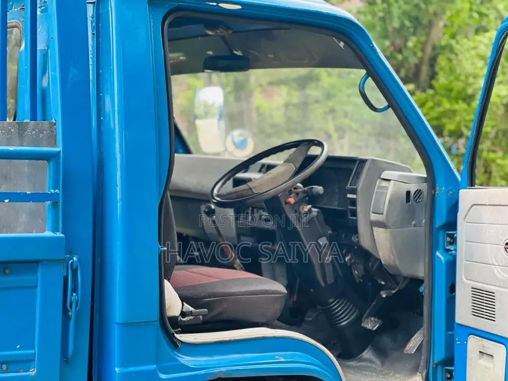 Isuzu ELF 1983 Lorry (Used)