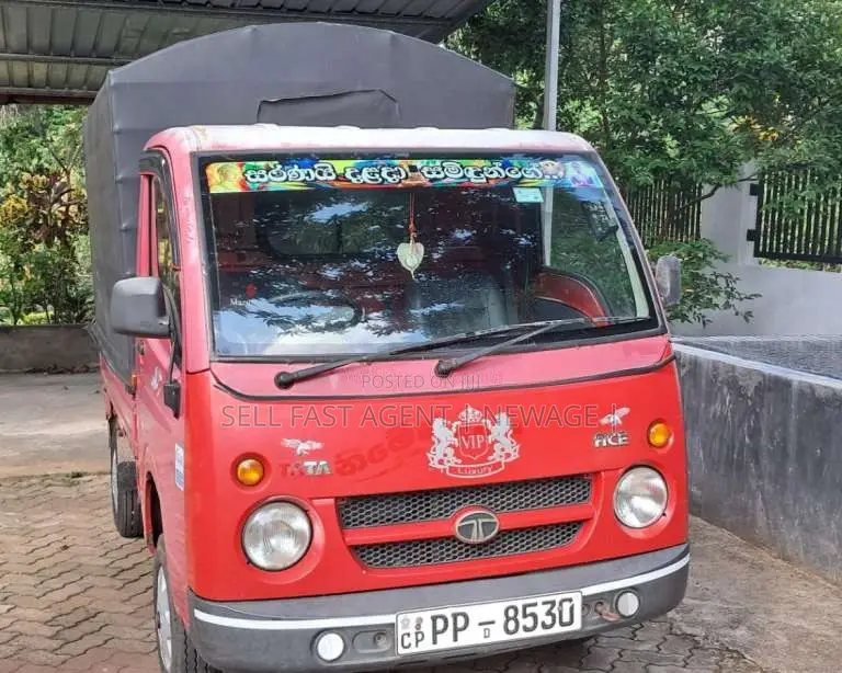 Tata Dimo Batta 2010 Lorry (Used)