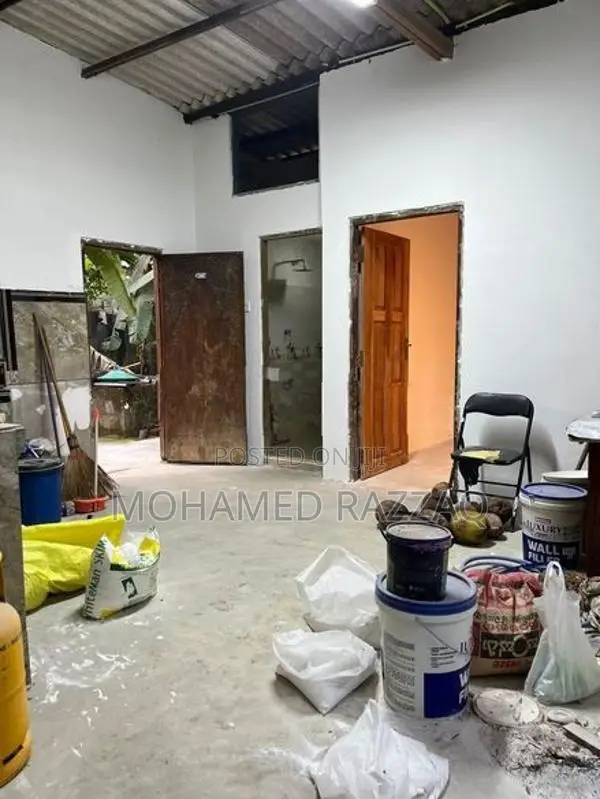 19.5 Perch House with Land for Sale - Enderamulla