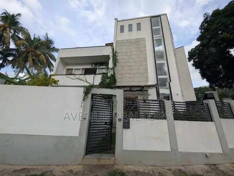 5 Bedroom Luxury House for Sale in Bowala, Kandy (HS4873)