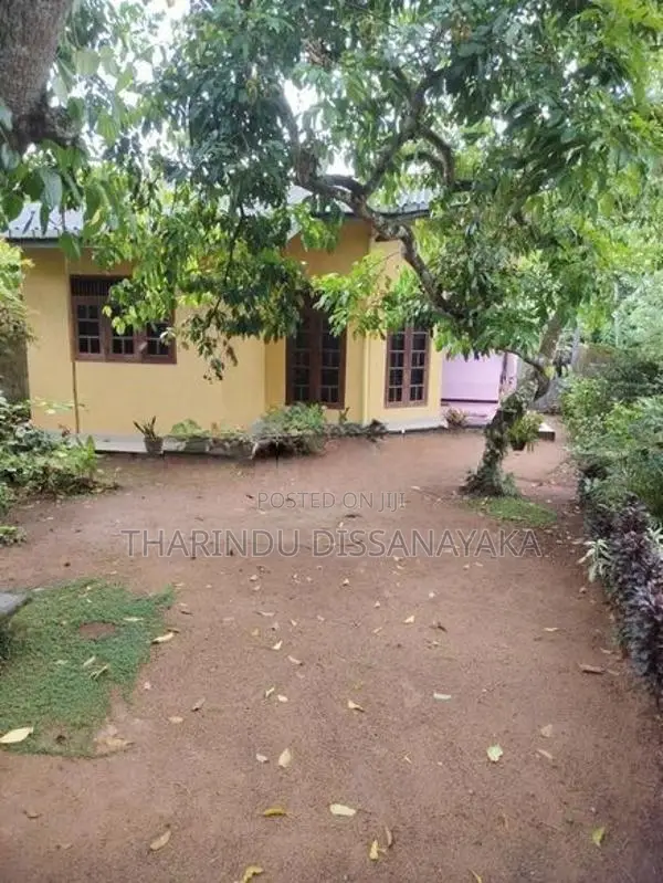 House in Kadawatha Kossinna Plot 16