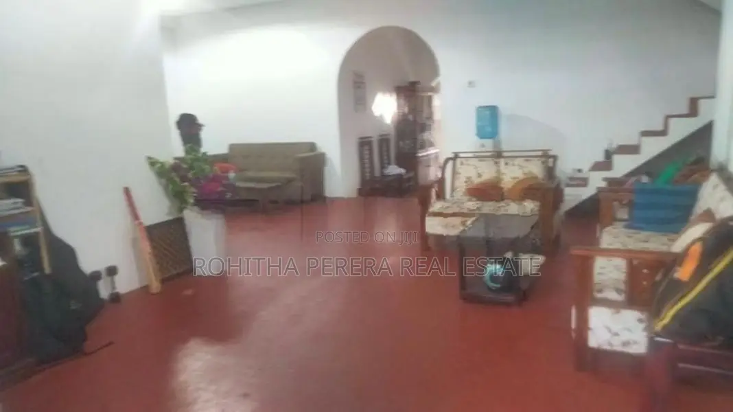 10 Perch 2BR Upstairs House For Sale at Maharagama Arrawwala