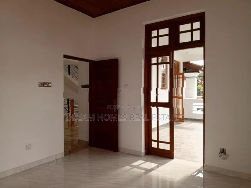Luxury 4-Bedroom House for Sale – Weligampitiya, Ja-Ela