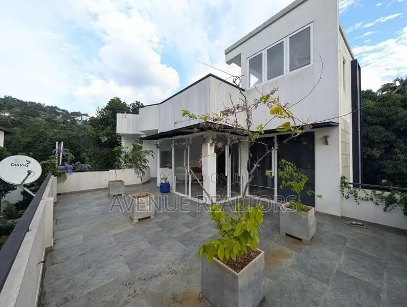 5 Bedroom Luxury House for Sale in Bowala, Kandy (HS4873)