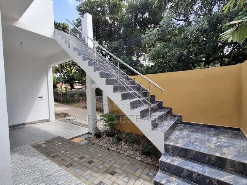 Brand New House with Slab for Sale in Kotikawatta