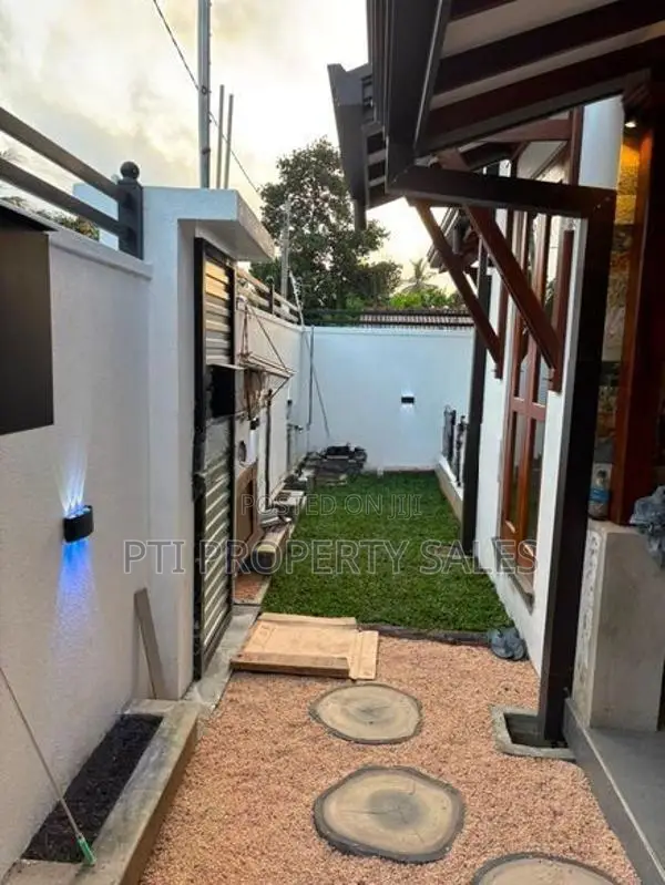 Single Story House for sale Polgasowita