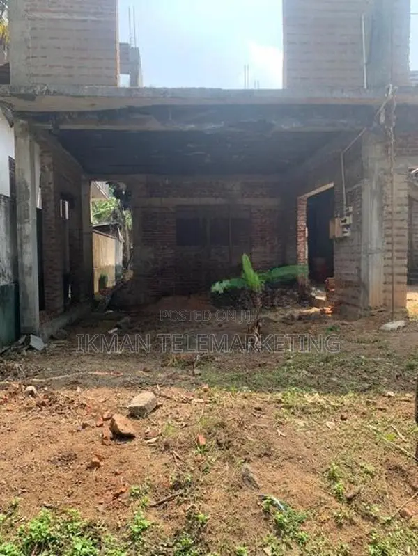 Land with Partially Completed House for Sale – Aldeniya, Kadawatha